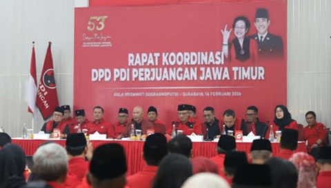 Ketua DPD PDI Perjuangan Jawa Timur Said Abdullah memberikan arahan dalam Rapat Koordinasi Ketua, Sekretaris dan Bendahara DPC se-Jawa Timur di Kantor DPD PDIP Jatim, Surabaya, Sabtu (14/2/2026).