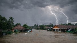 Ilustrasi banjir di wilayah Kabupaten Sumenep, Jawa Timur. BMKG mengingatkan potensi hujan petir dan cuaca ekstrem di sejumlah daerah di Pulau Madura.