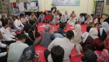 Wali Kota Surabaya Eri Cahyadi saat meninjau Kampung Pancasila RW IV Ngagel Rejo, Kecamatan Wonokromo, yang diproyeksikan sebagai model percontohan bagi wilayah lain di Surabaya.