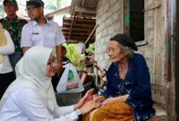 Bupati Banyuwangi Ipuk Fiestiandani saat meluncurkan program Lapor Camat di sela silaturahmi bersama warga di Kecamatan Wongsorejo, Senin (23/2/2026).