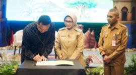 Bupati Lumajang Indah Amperawati (Bunda Indah) memimpin High Level Meeting TPID di Hall Ranu Kumbolo Hotel Aston Inn Lumajang, Senin (23/2/2026).