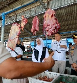 Bupati Ipuk dan Forkopimda Pantau Harga Bapok di Pasar Blambangan, Sejumlah Komoditas Naik