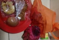 Paket Program Makan Bergizi Gratis (MBG) yang diterima siswa SDN 2 Nagri Tengah, Kamis (26/2/2026), diduga berisi buah naga tidak layak konsumsi.