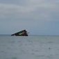 TKP tongkang Trand Asia PB.5 yang terbalik di perairan Selat Pulau Mamburit, Kecamatan Arjasa, Kabupaten Sumenep, Kamis (26/2/2026).