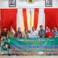 Wali Kota Surabaya Eri Cahyadi menerima simbolis bantuan 2.000 paket sembako dari Yayasan Bhakti Persatuan bersama PERPIT Jatim dan sejumlah organisasi di Balai Kota Surabaya, Jumat (27/2/2026).