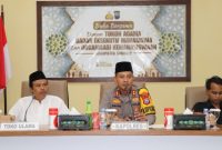 Kapolres Sumenep AKBP Anang Hardiyanto menyampaikan sambutan saat kegiatan silaturahmi dan buka puasa bersama tokoh agama serta organisasi mahasiswa di Aula Mapolres Sumenep, Jumat (27/2/2026).