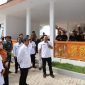 Menteri Kelautan dan Perikanan Sakti Wahyu Trenggono didampingi Bupati Banyuwangi Ipuk Fiestiandani meninjau pembangunan Kampung Nelayan Merah Putih Lateng di pesisir Plengsengan Ancol, Banyuwangi, Selasa (3/3/2026).