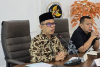Dirjen Bina Penyelenggaraan Haji dan Umrah Puji Raharjo memimpin rapat koordinasi lintas kementerian membahas mitigasi dampak konflik Timur Tengah terhadap perjalanan jemaah umrah, di Jakarta, Selasa (3/3/2026).