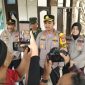 Kapolres Sumenep, Anang Hardiyanto, turun langsung ke lokasi sekitar pukul 09.40 WIB untuk memastikan proses penanganan korban dan penyelidikan berjalan dengan baik.