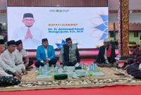 Bupati Sumenep, Achmad Fauzi Wongsojudo, bersama pengurus DPD Komite Nasional Pemuda Indonesia (KNPI) Sumenep saat kegiatan silaturahmi dan buka bersama di Pendopo Agung Keraton Sumenep.