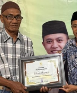 Totok, Penggali Kubur yang Mengabdi dalam Sunyi Raih Naghfir’s Institute Award 2026