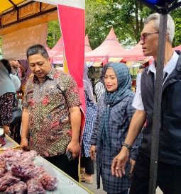 Pasar Murah Ramadan Pemkab Bangkalan Diserbu Warga, Ayam Rp30 Ribu per Kg Jadi Buruan
