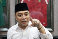 Wali Kota Surabaya Eri Cahyadi menyampaikan langkah antisipasi Pemkot Surabaya dalam menjaga stabilitas ekonomi daerah menyusul meningkatnya tensi geopolitik di Timur Tengah.