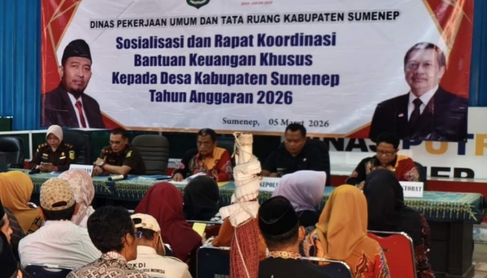 Kegiatan sosialisasi program Bantuan Keuangan Khusus (BKK) Desa Tahun Anggaran 2026 oleh Dinas PUTR Kabupaten Sumenep yang diikuti perwakilan pemerintah desa serta menghadirkan Kejaksaan Negeri Sumenep.