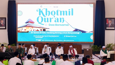 Bupati Banyuwangi Ipuk Fiestiandani menghadiri peringatan Nuzulul Quran di Pendopo Sabha Swagata Blambangan bersama ulama, tokoh masyarakat, dan Forkopimda, Jumat (6/3/2026).