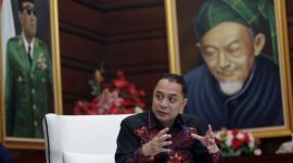 Wali Kota Surabaya Eri Cahyadi memberikan keterangan terkait kasus ancaman pembunuhan yang dilakukan oknum juru parkir terhadap warga di kawasan Kapas Krampung.