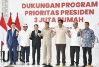 Menteri Perumahan dan Kawasan Permukiman Maruarar Sirait saat melakukan peletakan batu pertama pembangunan rumah susun (rusun) subsidi di kawasan Meikarta, Kabupaten Bekasi, Jawa Barat, Minggu (08/03/2026). Proyek ini merupakan bagian dari percepatan Program 3 Juta Rumah yang diinisiasi Presiden Prabowo Subianto.