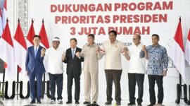 Menteri Perumahan dan Kawasan Permukiman Maruarar Sirait saat melakukan peletakan batu pertama pembangunan rumah susun (rusun) subsidi di kawasan Meikarta, Kabupaten Bekasi, Jawa Barat, Minggu (08/03/2026). Proyek ini merupakan bagian dari percepatan Program 3 Juta Rumah yang diinisiasi Presiden Prabowo Subianto.