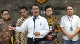 Menteri Pertanian Andi Amran Sulaiman memberikan keterangan terkait kondisi ketahanan pangan nasional di Jakarta, Jumat (06/03/2026). Pemerintah memastikan stok beras nasional dalam kondisi aman dengan ketersediaan yang cukup untuk memenuhi kebutuhan masyarakat hingga lebih dari 10 bulan ke depan.