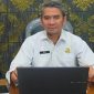Kepala Stasiun Meteorologi Trunojoyo Sumenep Ari Widjajanto memberikan keterangan terkait perkembangan kondisi cuaca di wilayah Sumenep, Senin (09/03/2026).