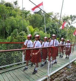 Jembatan Gantung Seneporejo Diresmikan, Mobilitas Warga dan Pelajar Makin Lancar
