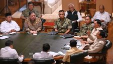 Presiden Prabowo Subianto memimpin pertemuan bersama sejumlah menteri Kabinet Merah Putih di kediaman pribadinya di Hambalang, Bogor, Jawa Barat, Senin (09/03/2026).