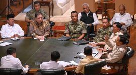 Presiden Prabowo Subianto memimpin pertemuan bersama sejumlah menteri Kabinet Merah Putih di kediaman pribadinya di Hambalang, Bogor, Jawa Barat, Senin (09/03/2026).