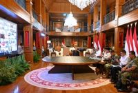 Presiden Prabowo Subianto menyampaikan sambutan saat meresmikan 218 jembatan di berbagai wilayah Indonesia secara hybrid dari kediaman pribadinya di Hambalang, Bogor, Jawa Barat, Senin (09/03/2026).