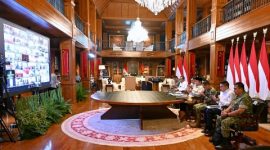 Presiden Prabowo Subianto menyampaikan sambutan saat meresmikan 218 jembatan di berbagai wilayah Indonesia secara hybrid dari kediaman pribadinya di Hambalang, Bogor, Jawa Barat, Senin (09/03/2026).