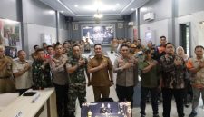 Rapat Koordinasi Lintas Sektoral Operasi Ketupat Semeru 2026 digelar di Ruang Harmoni Polres Lumajang, Selasa (10/3/2026), guna memperkuat sinergi antarinstansi dalam pengamanan arus mudik dan perayaan Idulfitri di Lumajang.
