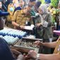 Wali Kota Probolinggo dr. Aminuddin bersama Wakil Wali Kota Ina Dwi Lestari melakukan monitoring dan evaluasi bahan pokok dan barang penting (bapokting) di Pasar Baru Probolinggo, Selasa (10/3/2026), guna memastikan ketersediaan stok dan stabilitas harga menjelang Idulfitri.