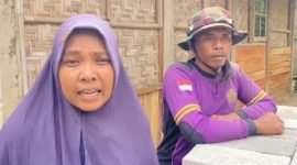 Buruh penjual kelapa Giyanto bersama keluarga menempati rumah baru yang dibangun melalui program TMMD ke-127 Kodim 0728/Wonogiri di Dusun Sapatan, Desa Kembang, Kecamatan Jatipurno, Wonogiri, Selasa (10/3/2026).