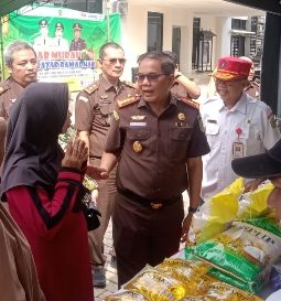 Pemkab dan Kejari Sumenep Gelar Pasar Murah Ramadan, Bantu Warga Dapatkan Bapok Murah