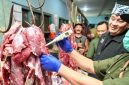 Permintaan daging sapi meningkat tajam menjelang Lebaran sehingga harga naik hingga Rp145-150 ribu per kilogram.