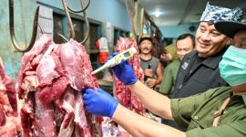 Permintaan daging sapi meningkat tajam menjelang Lebaran sehingga harga naik hingga Rp145-150 ribu per kilogram.
