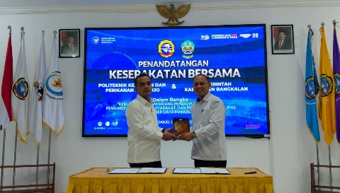 Bupati Bangkalan Lukman Hakim menyampaikan kuliah umum di Politeknik Kelautan dan Perikanan Sidoarjo, Rabu (11/3/2026).