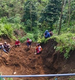 BPBD Probolinggo Tangani Plengsengan Jalan Pesawahan–Tiris, Cegah Akses Utama Warga Terputus