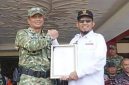 Danrem 084/Bhaskara Jaya Brigjen TNI Danny Alkadrie bersama Bupati Sumenep Achmad Fauzi Wongsojudo menghadiri upacara penutupan program TMMD ke-127 Tahun 2026 di Lapangan Pemkab Sumenep.