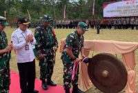 Kasdam IV/Diponegoro Brigjen TNI M. Andhy Kusuma menutup program TMMD Reguler ke-127 Kodim 0728/Wonogiri dengan pemukulan gong di Lapangan Desa Kembang, Kecamatan Jatipurno, Kabupaten Wonogiri.