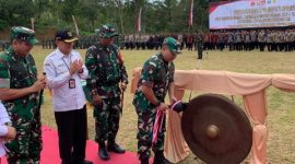 Kasdam IV/Diponegoro Brigjen TNI M. Andhy Kusuma menutup program TMMD Reguler ke-127 Kodim 0728/Wonogiri dengan pemukulan gong di Lapangan Desa Kembang, Kecamatan Jatipurno, Kabupaten Wonogiri.