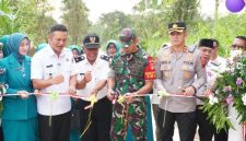 Dandim 0724/Boyolali Letkol Inf Dhanu Anggoro Asmoro memimpin upacara penutupan program TMMD Sengkuyung Tahap I Tahun 2026 di Lapangan Desa Pancasila, Desa Mliwis, Kecamatan Cepogo, Kabupaten Boyolali.