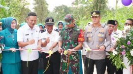 Dandim 0724/Boyolali Letkol Inf Dhanu Anggoro Asmoro memimpin upacara penutupan program TMMD Sengkuyung Tahap I Tahun 2026 di Lapangan Desa Pancasila, Desa Mliwis, Kecamatan Cepogo, Kabupaten Boyolali.