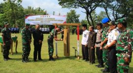 Dandim 0725/Sragen Letkol Inf Dindin Rohidin memimpin upacara penutupan program TMMD Sengkuyung I Tahun 2026 di Desa Bonagung, Kecamatan Tanon, Kabupaten Sragen.