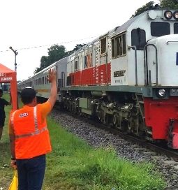 KAI Siagakan 22 Petugas Tambahan di Perlintasan Tanpa Palang Pintu Banyuwangi Jelang Lebaran