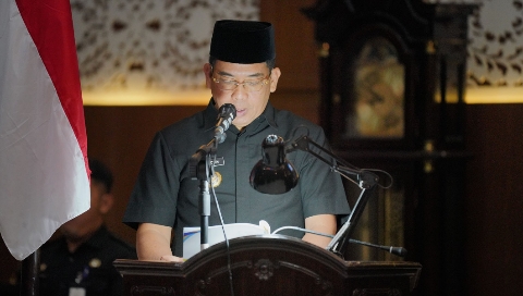 Wali Kota Probolinggo dr. Aminuddin menyampaikan nota penjelasan LKPJ Tahun Anggaran 2025 dalam rapat paripurna DPRD Kota Probolinggo yang digelar di ruang sidang utama Gedung DPRD, Rabu (11/3/2026).