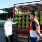 Wakil Bupati Banyuwangi Mujiono bersama tim TPID dan Pertamina meninjau agen elpiji subsidi di Kecamatan Rogojampi untuk memastikan ketersediaan gas 3 kilogram menjelang Idulfitri.