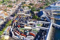 Aktivitas kapal penyeberangan di Pelabuhan Ketapang Banyuwangi. Layanan penyeberangan Ketapang–Gilimanuk akan dihentikan sementara selama perayaan Hari Raya Nyepi pada 18–20 Maret 2026.