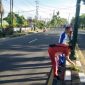 ASN melakukan aksi bersih-bersih lingkungan dalam Gerakan ASRI (Aman, Sehat, Resik, dan Indah) di sejumlah ruas jalan di Kota Sumenep, Jumat (13/3/2026).