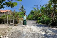 Kondisi polisi tidur yang dibangun di ruas jalan tanjakan Dusun Klampok Timur 1, Desa Rombiya Timur, Kecamatan Ganding, yang diprotes warga karena dinilai berpotensi membahayakan pengguna jalan.