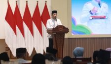 Bupati Probolinggo Mohammad Haris memberikan arahan kepada para kepala desa dalam kegiatan penguatan dan sinergitas program kerja menuju desa inovatif berdaya saing di Auditorium Madakaripura Kantor Bupati Probolinggo, Jumat (13/3/2026).